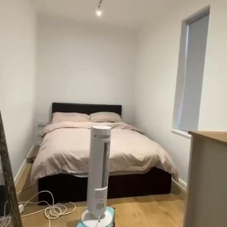 런던 A Cozy Flat In Royalstandard 아파트 외부 사진